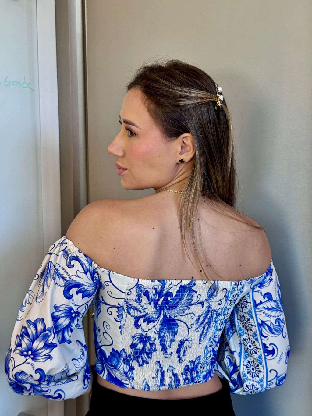 Cropped Manga - Larissa